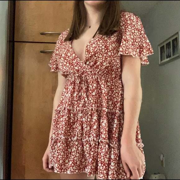 red floral ruffled dress - Picture 5 of 5